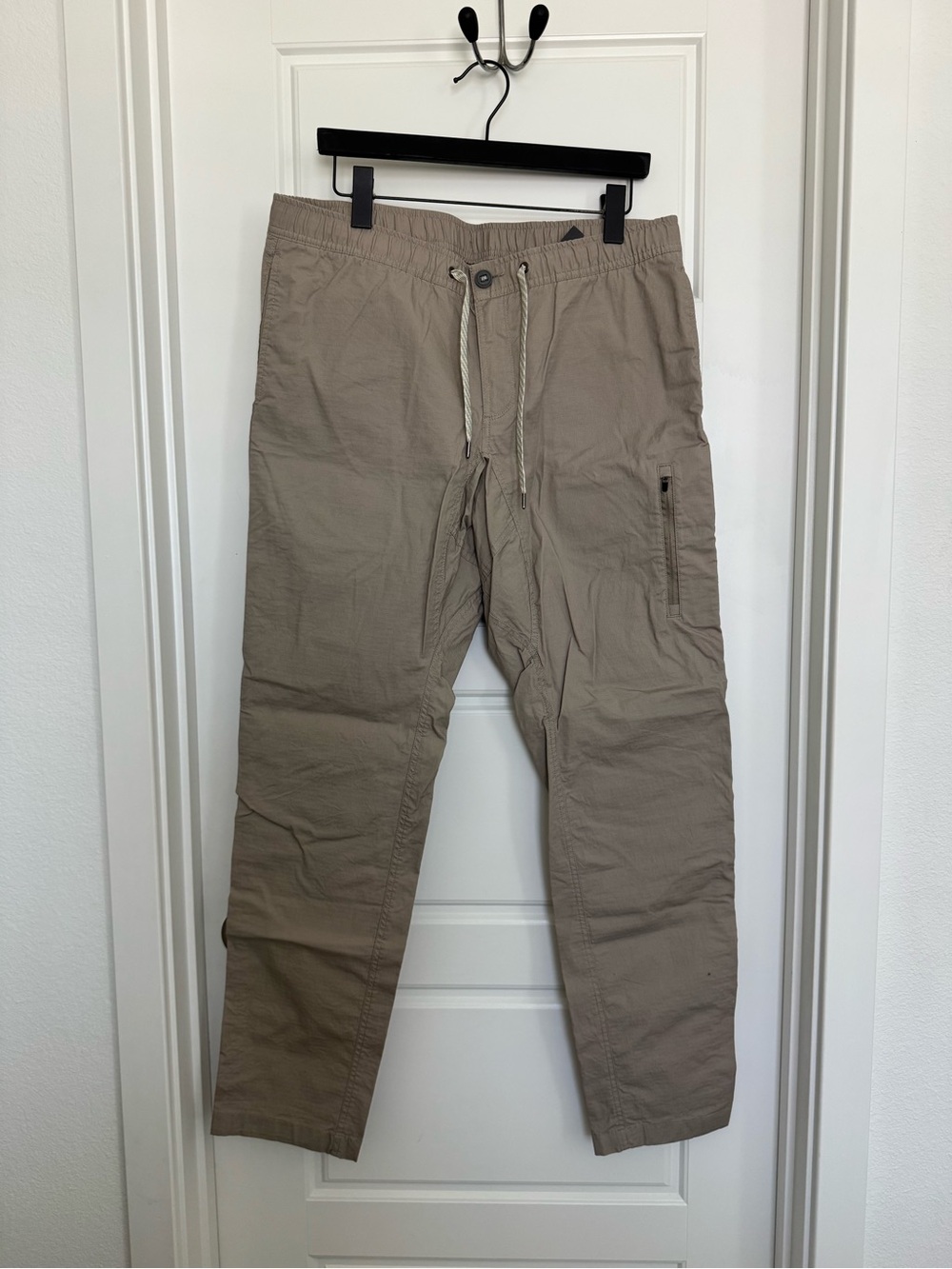 Vuori Men's Ripstop Casual Pants in Khaki XL